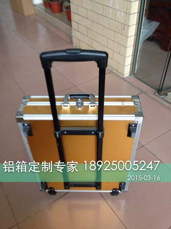 铝合金拉杆箱